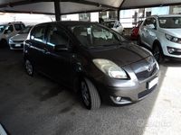 Usata Toyota Yaris 90 CV (66 kW) 2009 Grigio Utilitaria