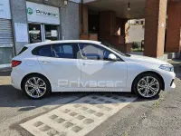 Usata BMW 118 Advantage 140 CV (102 kW) 2020 Bianco Utilitaria