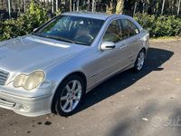 Usata Mercedes C220 150 CV (110 kW) 2005 Grigio Berlina