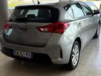 Usata Toyota Auris Lounge 90 CV (66 kW) 2014 Grigio Berlina