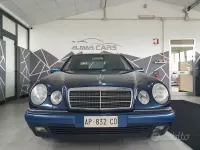 Usata Mercedes E250 Elegance 113 CV (83 kW) 1997 Blu Berlina