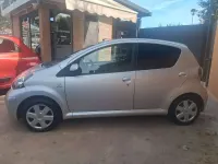 Usata Toyota Aygo Connect Style 68 CV (50 kW) 2011 Argento Utilitaria