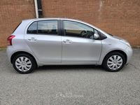 Usata Toyota Yaris Sol 87 CV (63 kW) 2007 Grigio Berlina