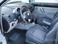Usata VW New Beetle 102 CV (75 kW) 2003 Nero Utilitaria