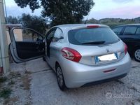 usata Peugeot 208 - ideale per neopatentati