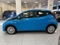 Usata Toyota Aygo X-play 72 CV (52 kW) 2018 Blu Utilitaria