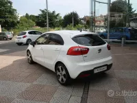 Usata Kia Rio Active 84 CV (61 kW) 2014 Bianco Berlina