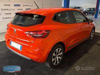 Usata Renault Clio V Equilibre 65 CV (47 kW) 2023 Orange metallizzato Berlina