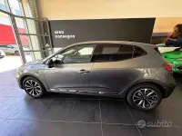 Begagnad Renault Clio V Techno 90 HK (66 kW) 2025 Grå Sedan