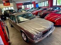 Usata Jaguar XJ8 Executive 284 CV (208 kW) 1998 Argento Berlina