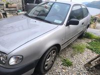 Usata Toyota Corolla 86 CV (63 kW) 2000 Grigio Berlina