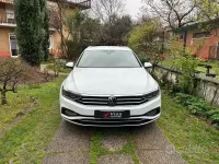 Usata VW Passat 200 CV (147 kW) 2024 Bianco Station wagon
