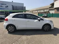Usata Kia Rio 86 CV (63 kW) 2015 Bianco Berlina