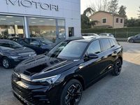 Usata VW Tiguan R-line 150 CV (110 kW) 2024 Grigio urano SUV