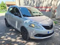 Usata Lancia Ypsilon Silver 69 CV (50 kW) 2021 Argento Utilitaria