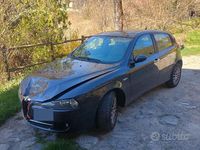 Usata Alfa Romeo 147 120 CV (88 kW) 2006 Grigio Utilitaria