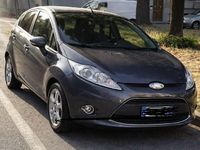 Usata Ford Fiesta Titanium 82 CV (60 kW) 2011 Grigio Utilitaria