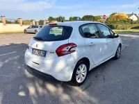 Usata Peugeot 208 Active 68 CV (50 kW) 2014 Bianco Utilitaria