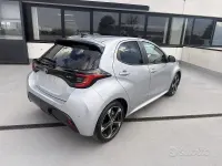Nuova Toyota Yaris Hybrid Lounge 2025 Grigio Berlina