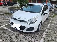 Usata Kia Rio 75 CV (55 kW) 2011 Bianco Berlina