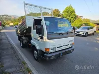 Usata Nissan Cabstar 106 CV (77 kW) 2002 Bianco Pick-up