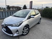 Usata Toyota Yaris Hybrid Active 73 CV (53 kW) 2016 Argento Berlina