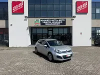 Usata Kia Rio EX 90 CV (66 kW) 2012 Grigio Berlina