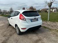 Usata Ford Fiesta 75 CV (55 kW) 2013 Bianco Utilitaria