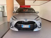 Usata Toyota Yaris Hybrid Active 92 CV (67 kW) 2023 Argento Berlina