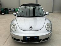 Usata VW Beetle Cabriolet 105 CV (77 kW) 2009 Argento Cabrio