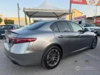 Usata Alfa Romeo Giulia 180 CV (132 kW) 2017 Grigio Berlina