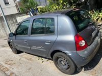 Usado Renault Clio II 58 CV (42 kW) 2006 Gris Utilitario
