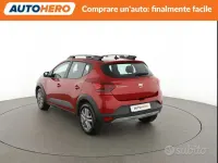 Usado Dacia Sandero Comfort 90 CV (66 kW) 2022 Rojo Berlina