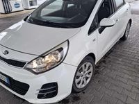 Usata Kia Rio 83 CV (61 kW) 2016 Bianco Berlina