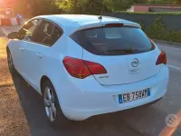 Usata Opel Astra 101 CV (74 kW) 2010 Bianco Berlina