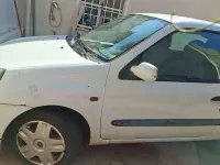 Usata Renault Clio II Expression 98 CV (72 kW) 2002 Bianco Berlina