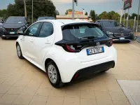 Usata Toyota Yaris Hybrid 92 CV (67 kW) 2021 Bianco Berlina
