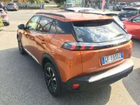 Usata Peugeot 2008 Allure 131 CV (96 kW) 2021 Arancione SUV