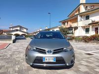 Usata Toyota Auris Hybrid Active 99 CV (72 kW) 2014 Grigio Station wagon