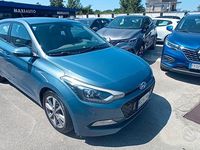 Usata Hyundai i20 74 CV (54 kW) 2015 Blu Berlina