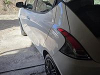 Usata Lancia Ypsilon 69 CV (50 kW) 2015 Bianco Utilitaria