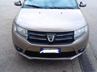 Usata Dacia Sandero Lauréate 75 CV (55 kW) 2014 Marrone Berlina