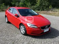 Usata Volvo V40 Kinetic 120 CV (88 kW) 2017 Rosso Utilitaria