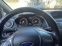 Usata Ford Fiesta 75 CV (55 kW) 2016 Gray Berlina