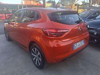 Usata Renault Clio V Life 67 CV (49 kW) 2023 Arancione Berlina