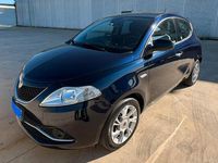Usata Lancia Ypsilon 95 CV (69 kW) 2016 Blu Utilitaria