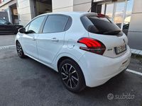 Usata Peugeot 208 75 CV (55 kW) 2016 Bianco Utilitaria