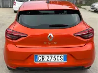 Usata Renault Clio V Equilibre 67 CV (49 kW) 2023 Arancione Berlina