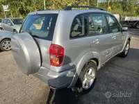 Usata Toyota RAV4 116 CV (85 kW) 2002 Grigio SUV