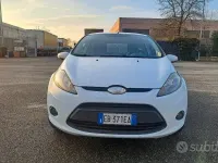Usata Ford Fiesta 68 CV (50 kW) 2010 Bianco Berlina